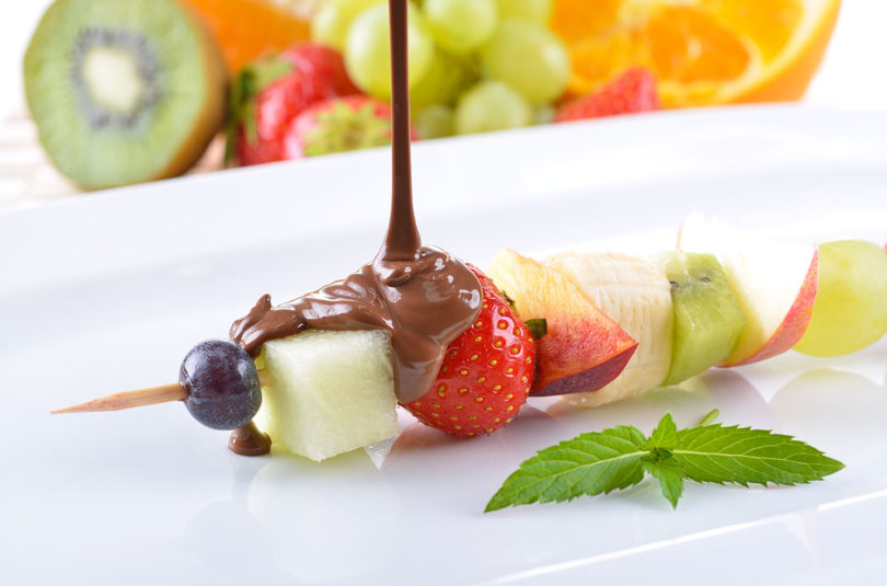 Espetinhos de Frutas com Chocolate