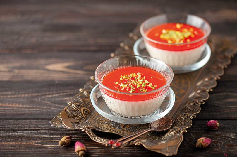 panna cotta de Pistache com Calda de Frutas Vermelhas