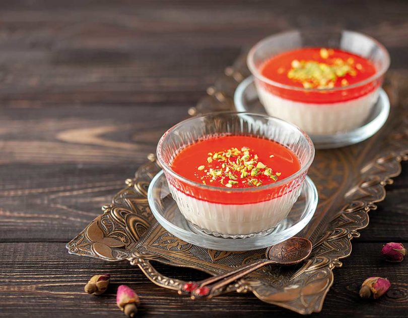 panna cotta de Pistache com Calda de Frutas Vermelhas